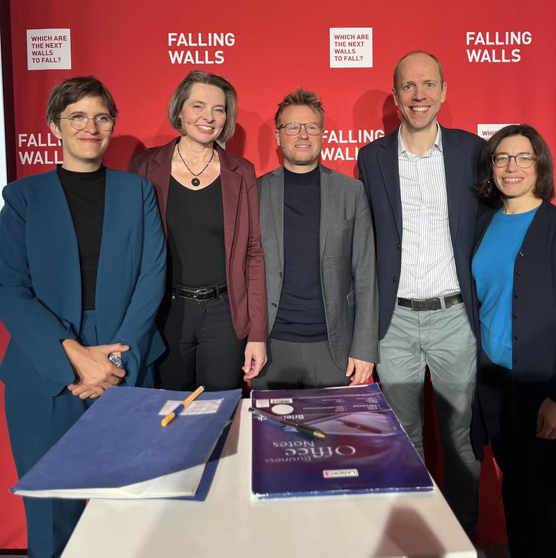 A group of people, Anna Luhrmann, Petra Schleiter, Alexander Betts, Carsten Holtkamp and Lora Viola, at the Falling Walls summit in Berlin