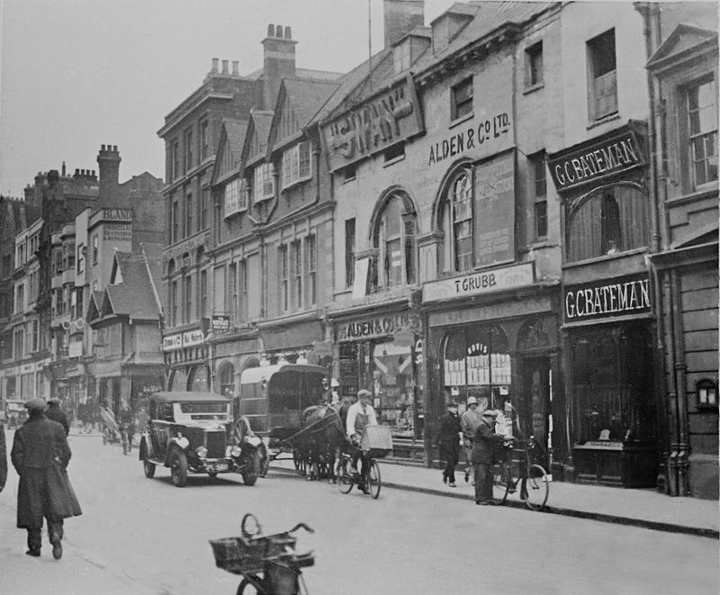 Cyclists in Cornmarket 1920-1930