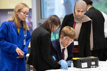 Mossborne academy pupils at a chemistry lesson at Wadham